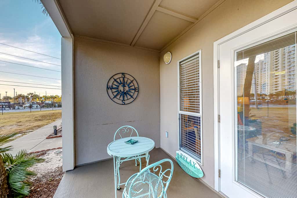 Snowbird-friendly condo near the ocean with patio, outdoor pool, & hot tub