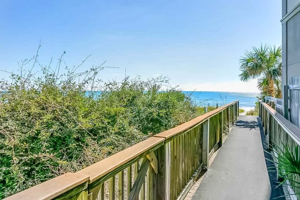 Snowbird-friendly condo near the ocean with patio, outdoor pool, & hot tub