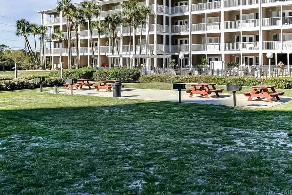 Snowbird-friendly condo near the ocean with patio, outdoor pool, & hot tub