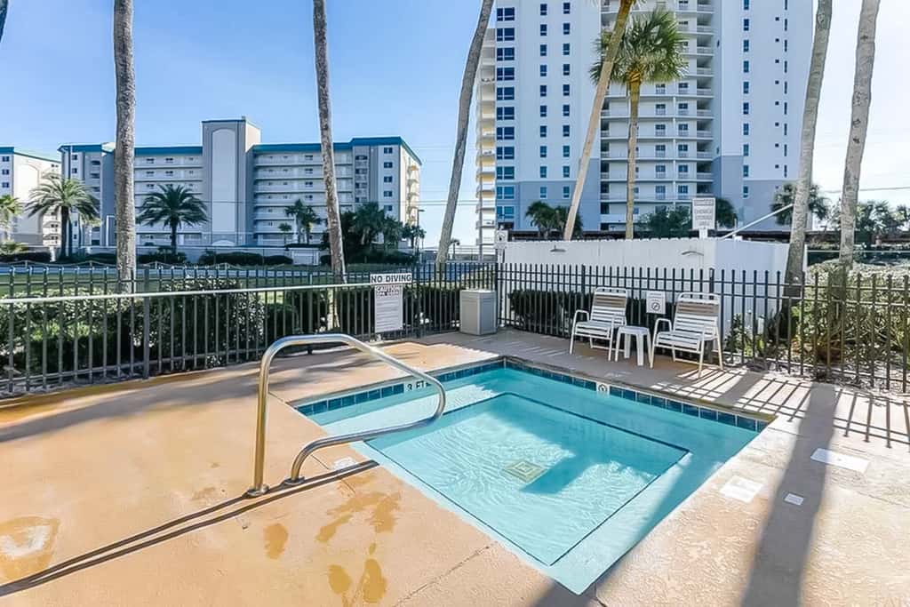 Snowbird-friendly condo near the ocean with patio, outdoor pool, & hot tub