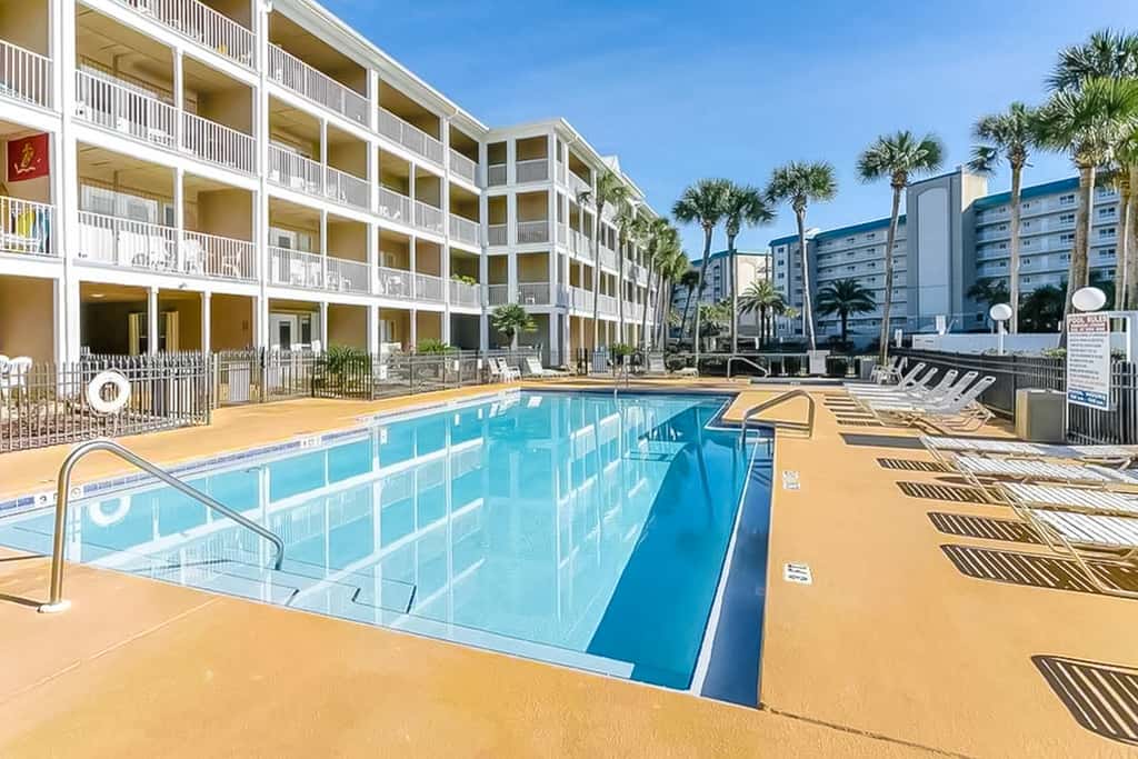 Snowbird-friendly condo near the ocean with patio, outdoor pool, & hot tub