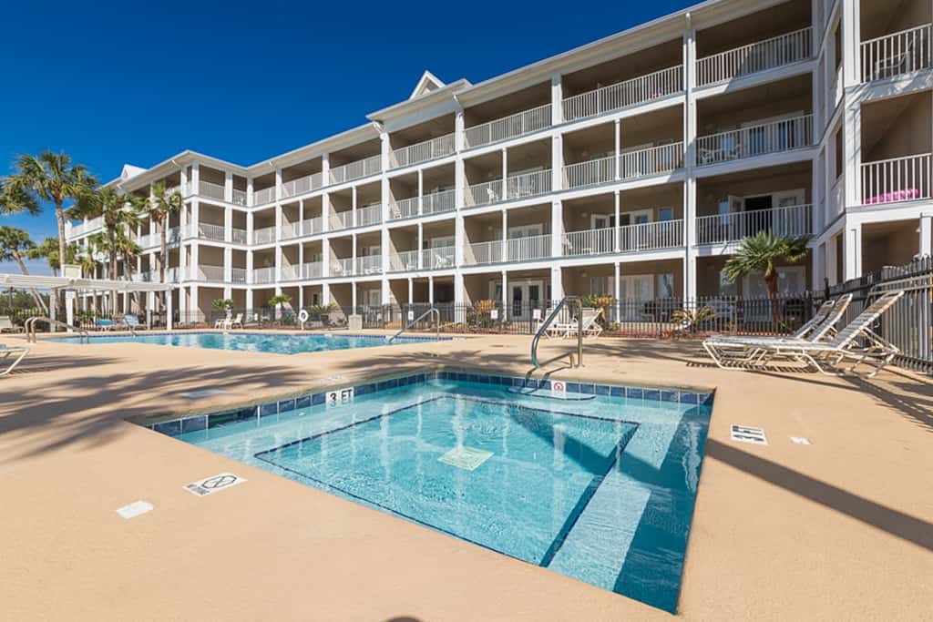 Snowbird-friendly condo near the ocean with patio, outdoor pool, & hot tub