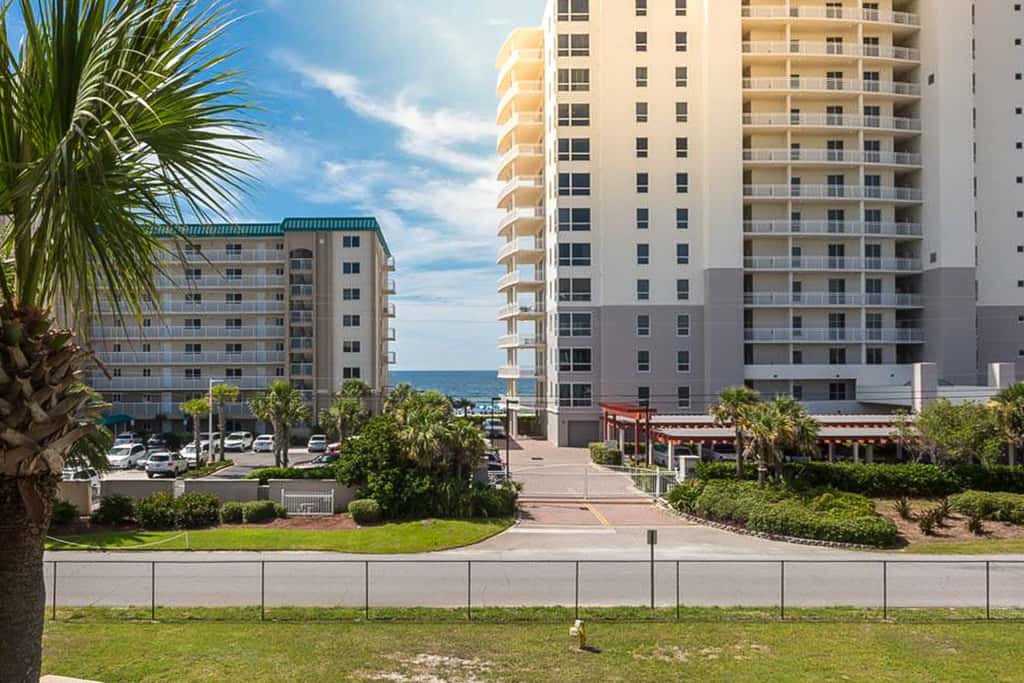 Snowbird-friendly condo near the ocean with patio, outdoor pool, & hot tub