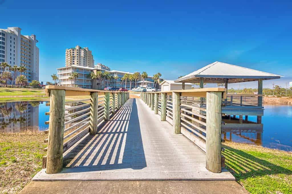 Snowbird-friendly condo near the ocean with patio, outdoor pool, & hot tub