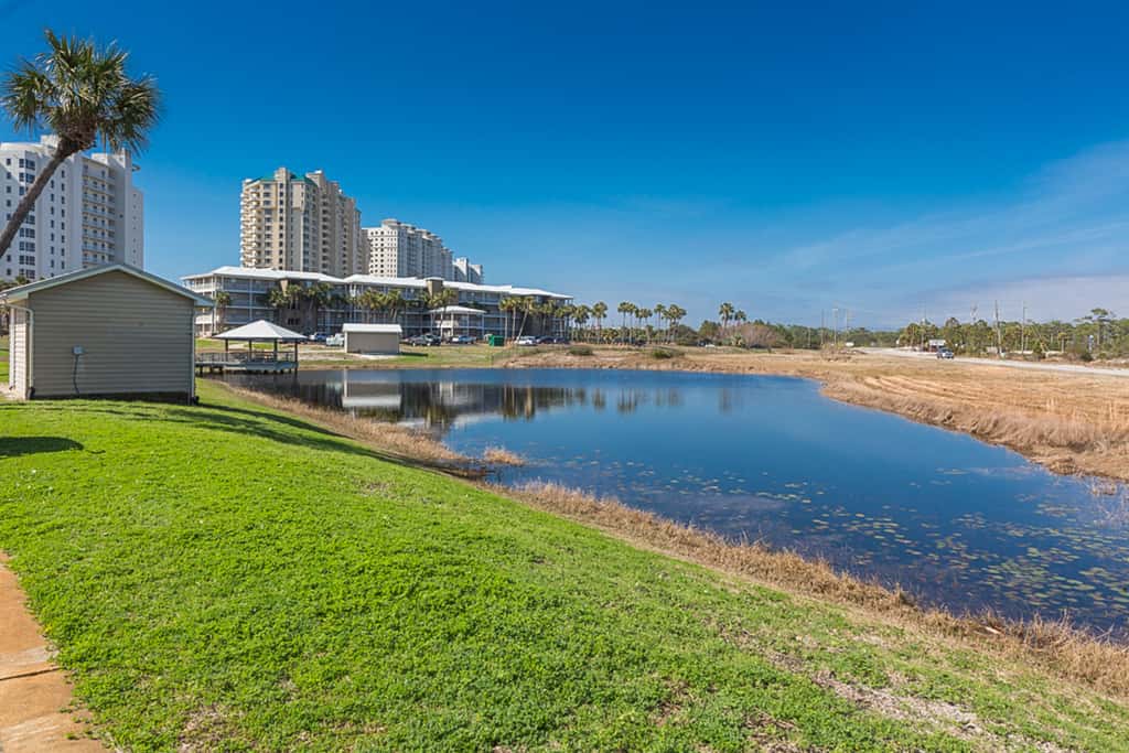 Snowbird-friendly condo near the ocean with patio, outdoor pool, & hot tub