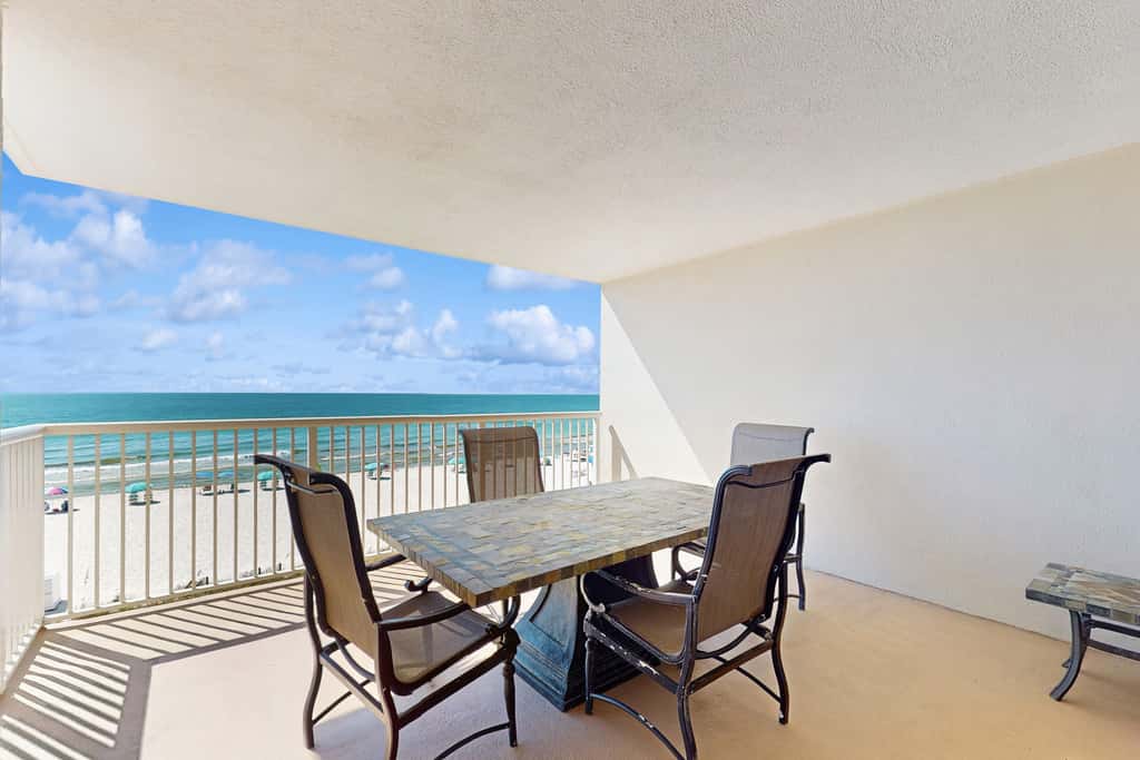 Gorgeous Oceanfront condo, Gulf-front balcony, pool, hot tub