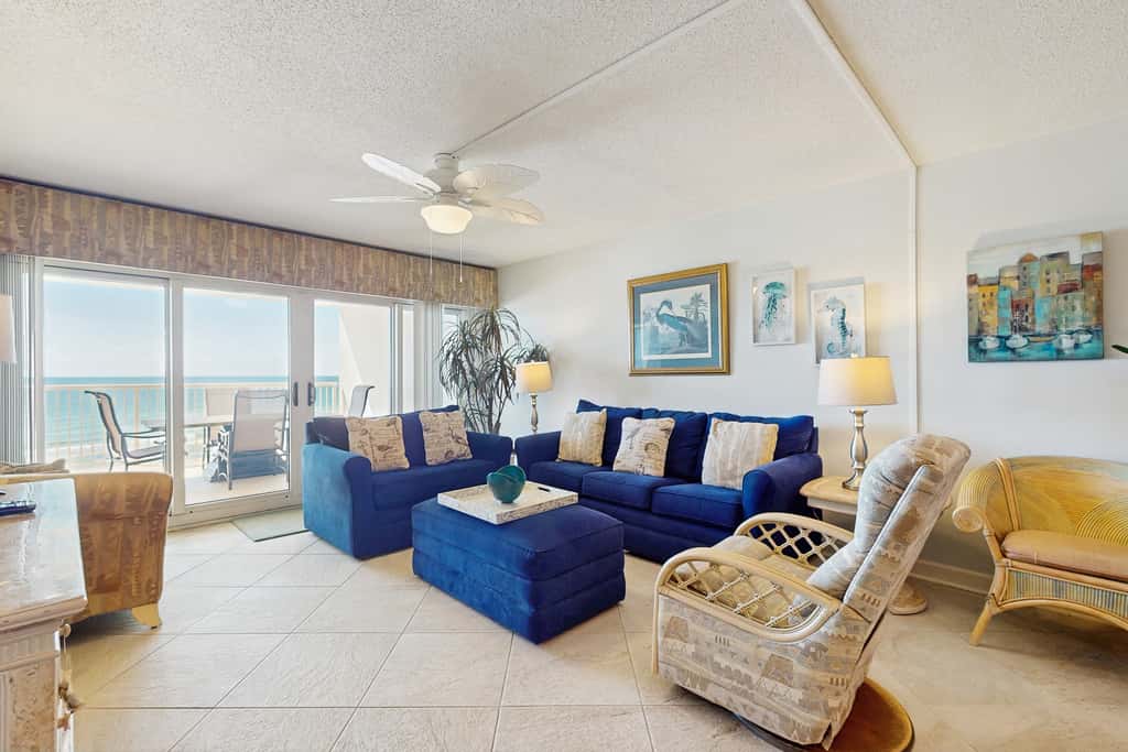 Gorgeous Oceanfront condo, Gulf-front balcony, pool, hot tub