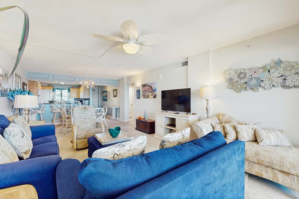 Gorgeous Oceanfront condo, Gulf-front balcony, pool, hot tub