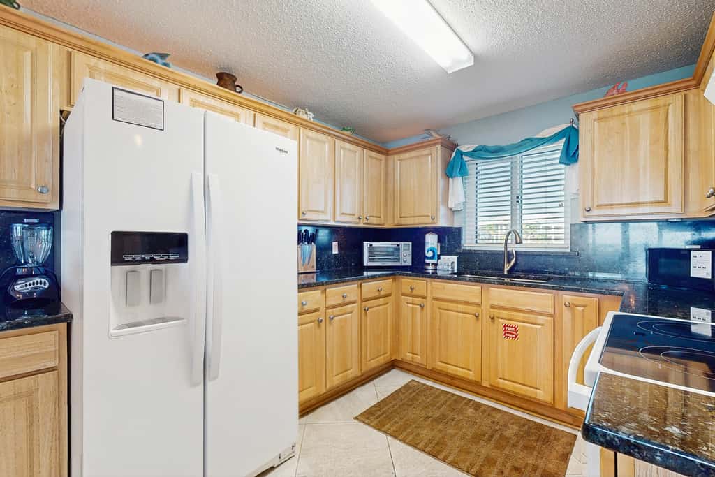 Gorgeous Oceanfront condo, Gulf-front balcony, pool, hot tub