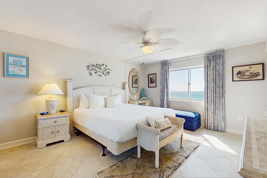 Gorgeous Oceanfront condo, Gulf-front balcony, pool, hot tub