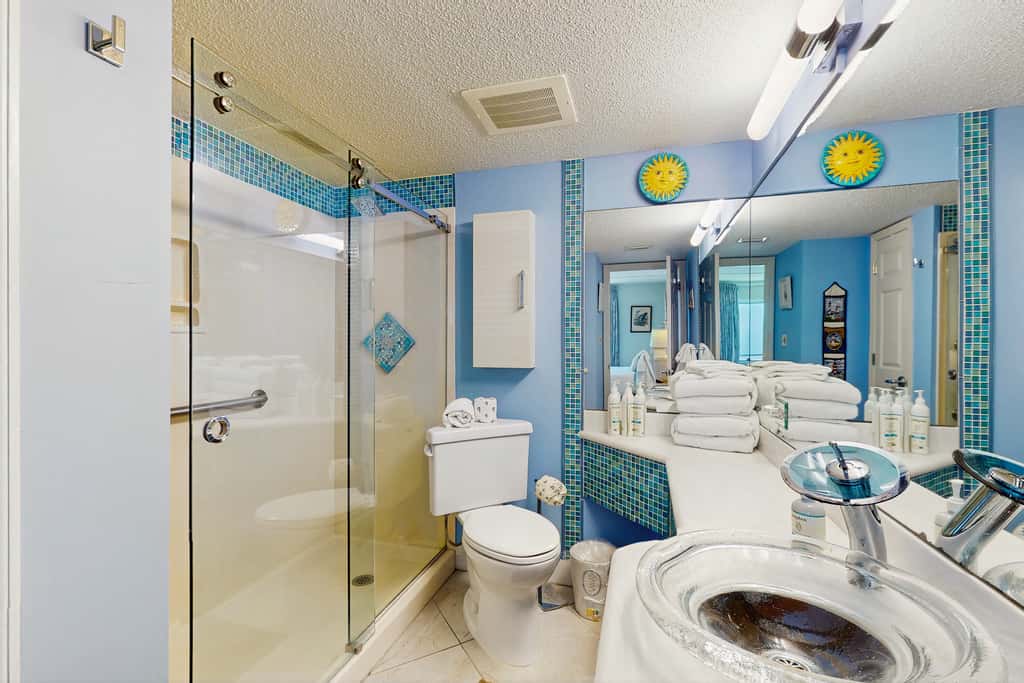 Gorgeous Oceanfront condo, Gulf-front balcony, pool, hot tub