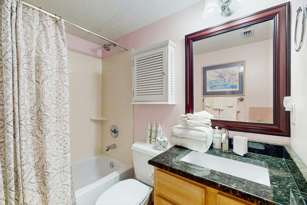 Gorgeous Oceanfront condo, Gulf-front balcony, pool, hot tub