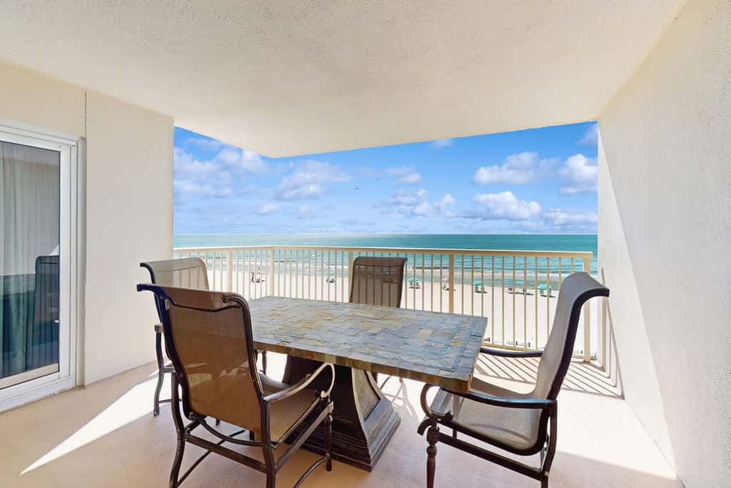 Gorgeous Oceanfront condo, Gulf-front balcony, pool, hot tub