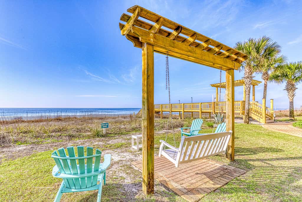 Gorgeous Oceanfront condo, Gulf-front balcony, pool, hot tub
