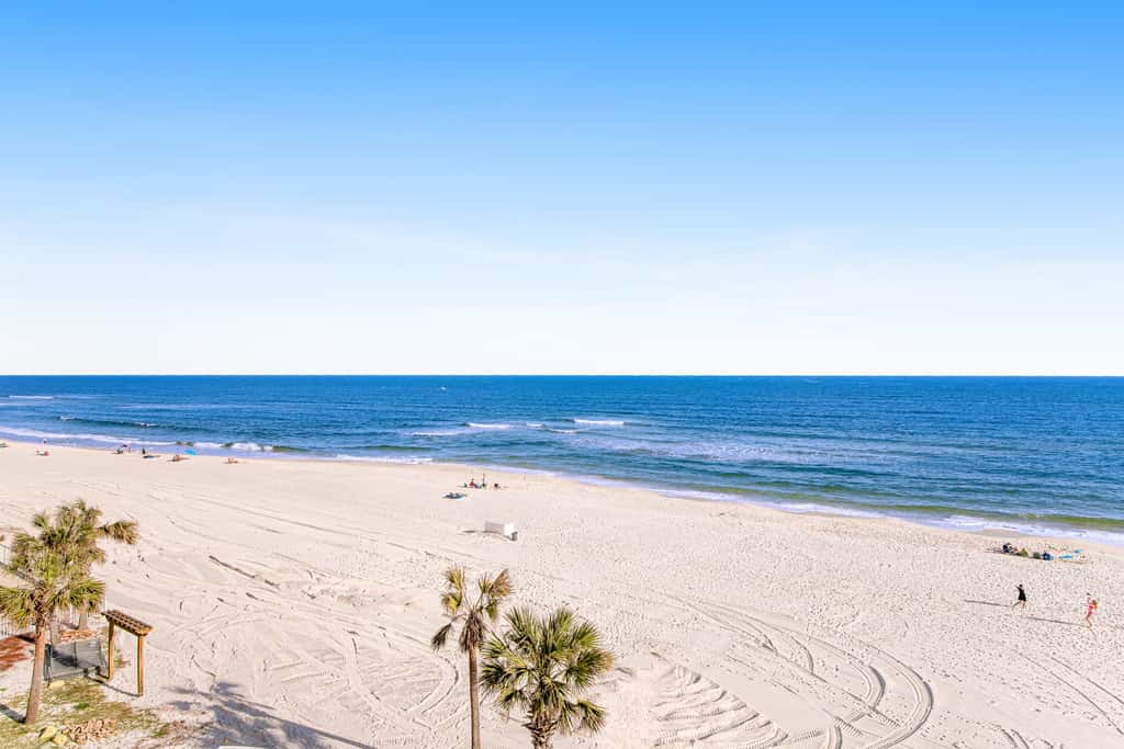 Gorgeous Oceanfront condo, Gulf-front balcony, pool, hot tub