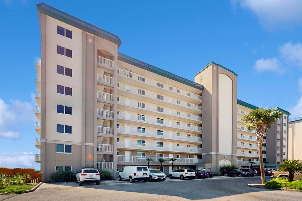 Gorgeous Oceanfront condo, Gulf-front balcony, pool, hot tub