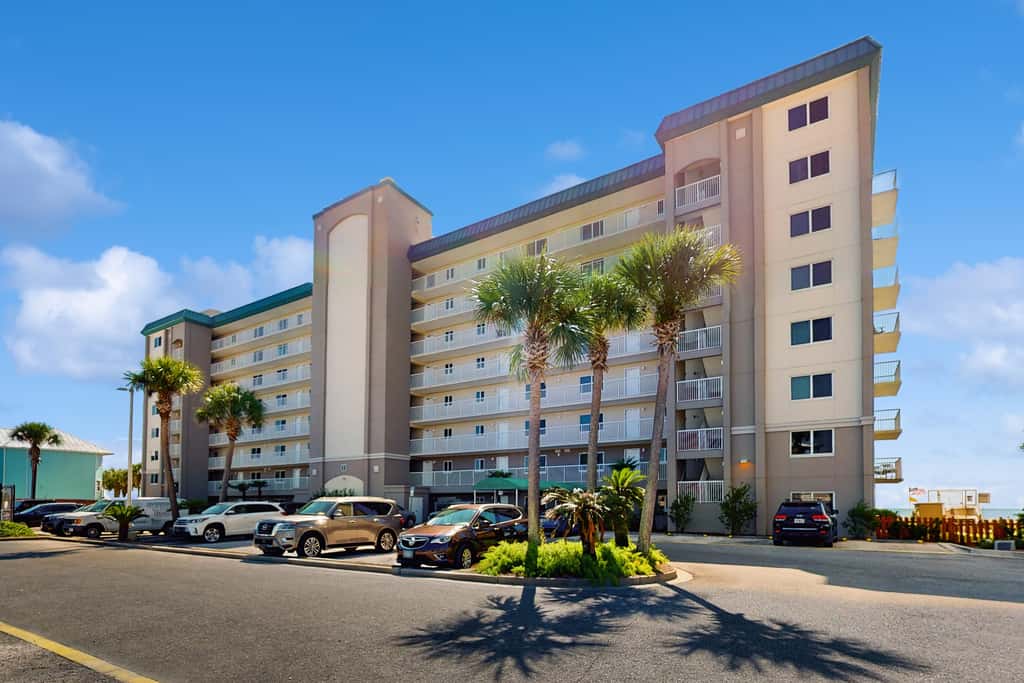 Gorgeous Oceanfront condo, Gulf-front balcony, pool, hot tub
