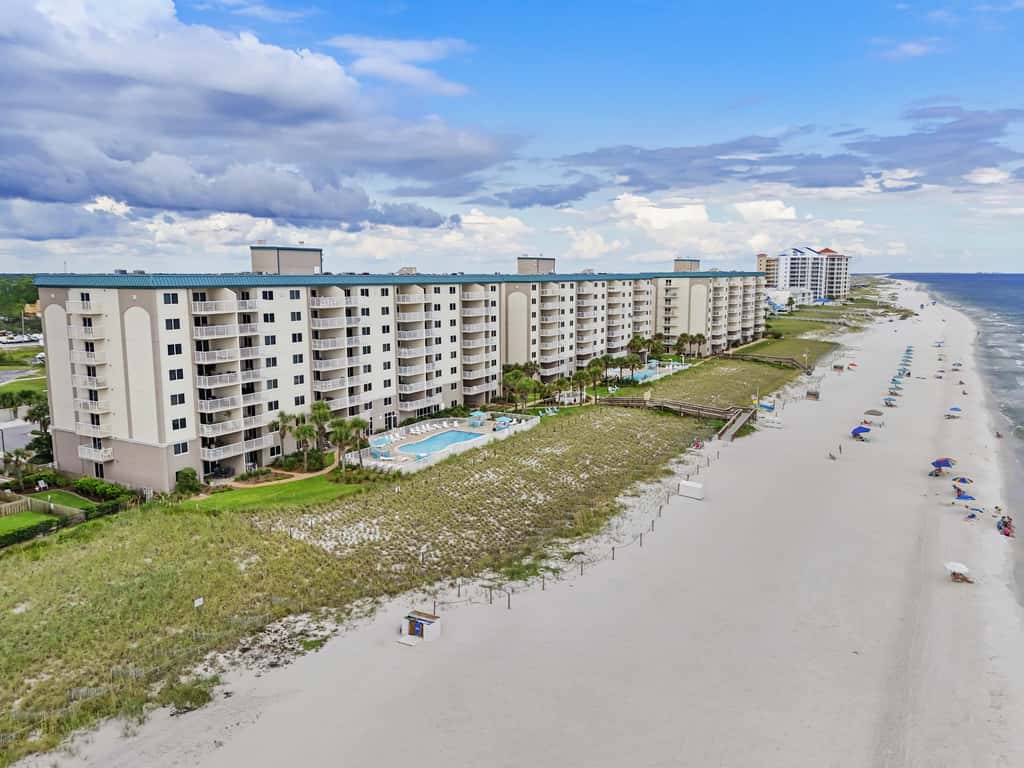 Gorgeous Oceanfront condo, Gulf-front balcony, pool, hot tub