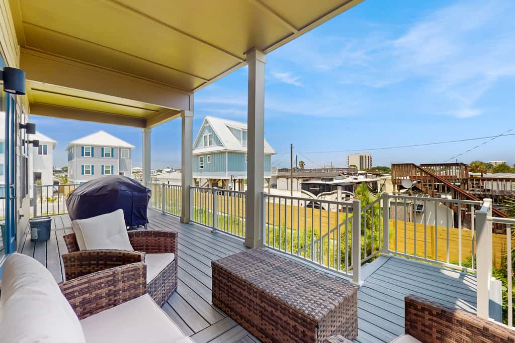 Nautical home in coastal community with shared pool, Wifi, Pet friendly