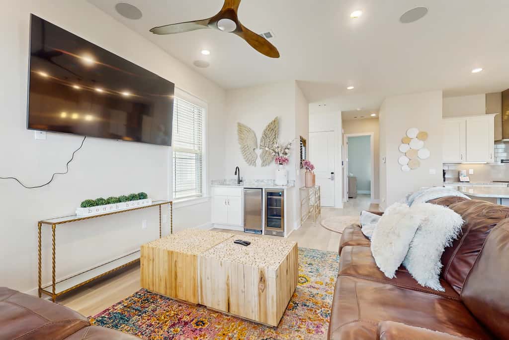 Nautical home in coastal community with shared pool, Wifi, Pet friendly