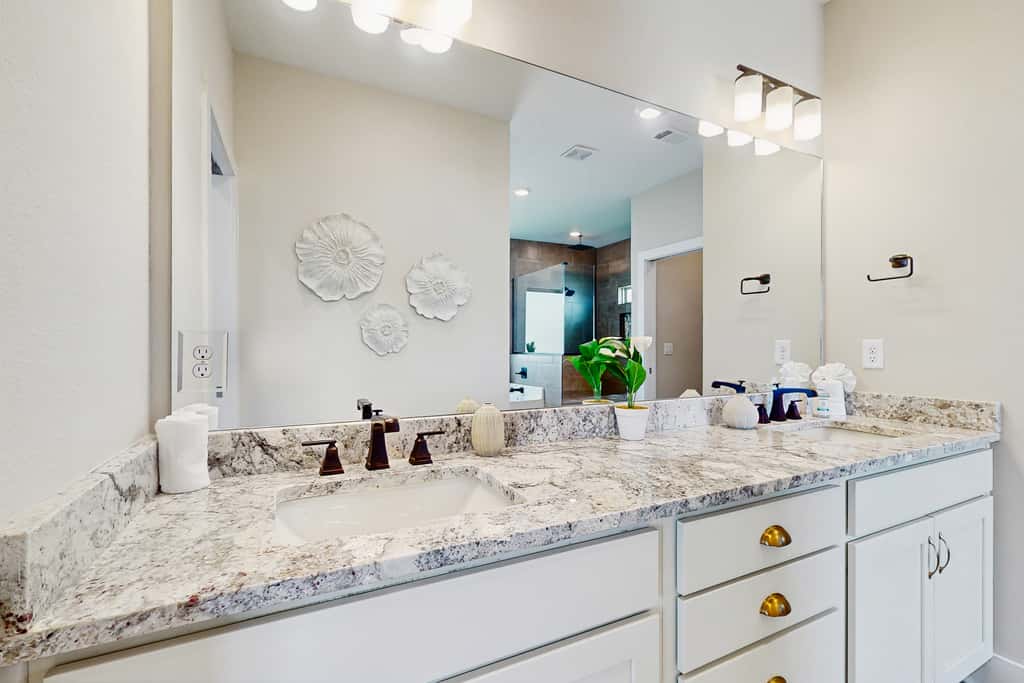 Nautical home in coastal community with shared pool, Wifi, Pet friendly