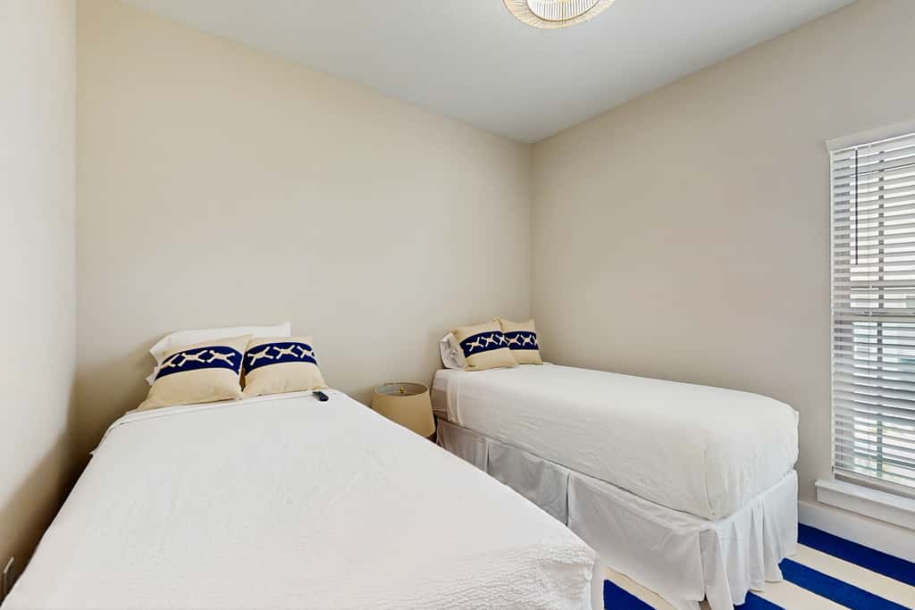 Nautical home in coastal community with shared pool, Wifi, Pet friendly