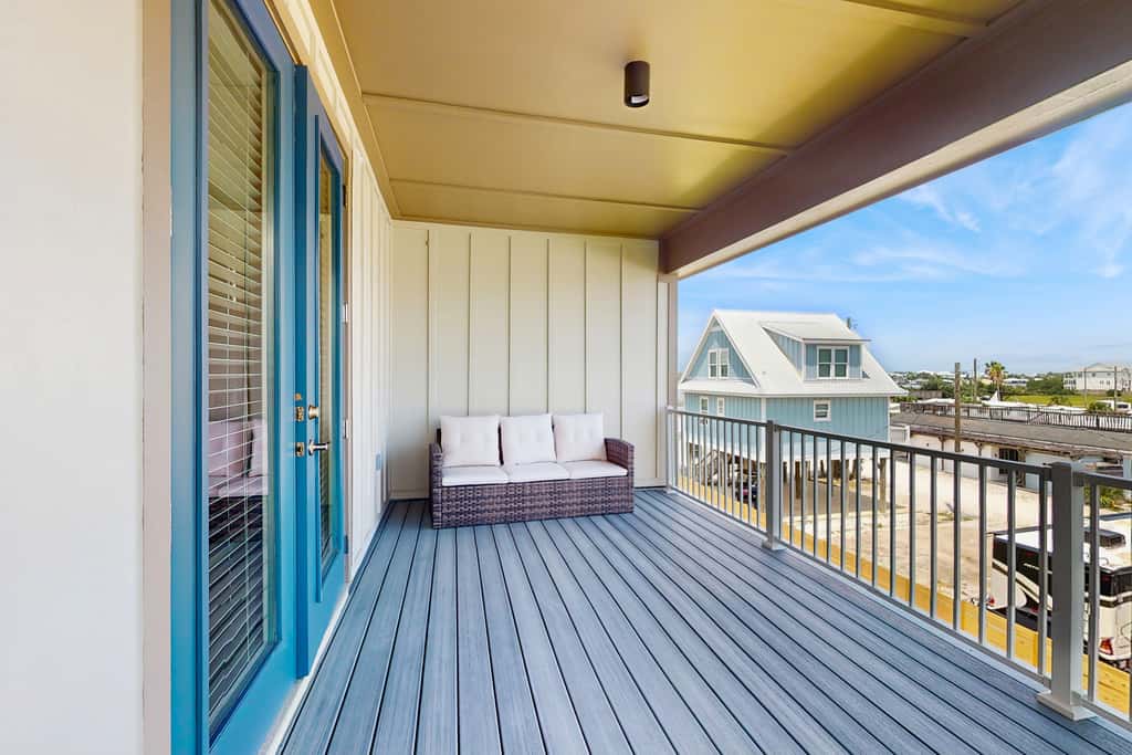 Nautical home in coastal community with shared pool, Wifi, Pet friendly