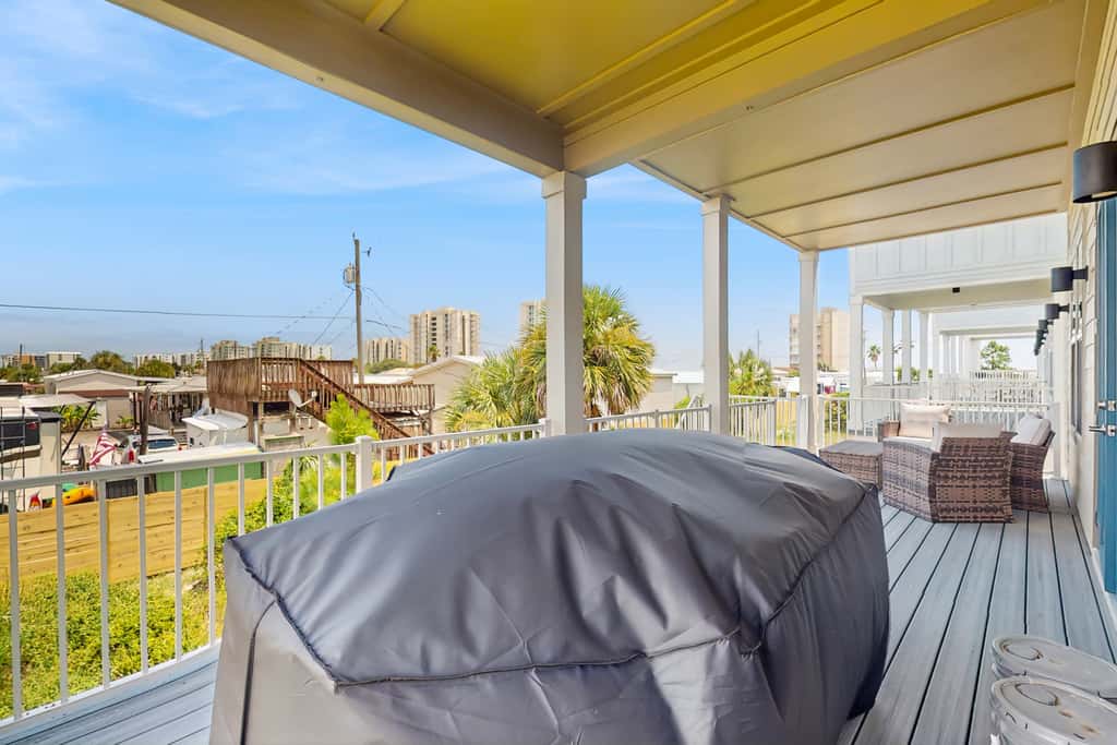 Nautical home in coastal community with shared pool, Wifi, Pet friendly