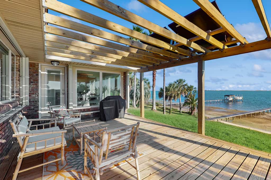 Waterfront Private Dock & Hot Tub, Pet Friendly HOME with Beach/Ocean views, Grill & Wifi