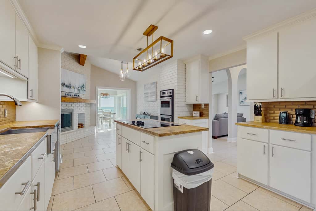 Waterfront Private Dock & Hot Tub, Pet Friendly HOME with Beach/Ocean views, Grill & Wifi