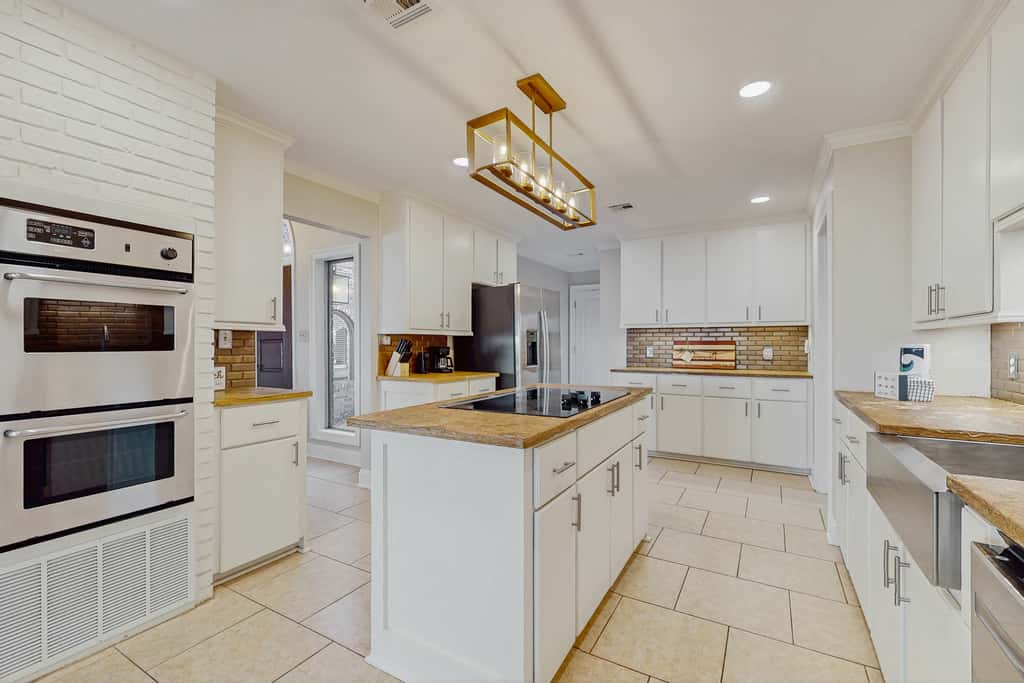 Waterfront Private Dock & Hot Tub, Pet Friendly HOME with Beach/Ocean views, Grill & Wifi
