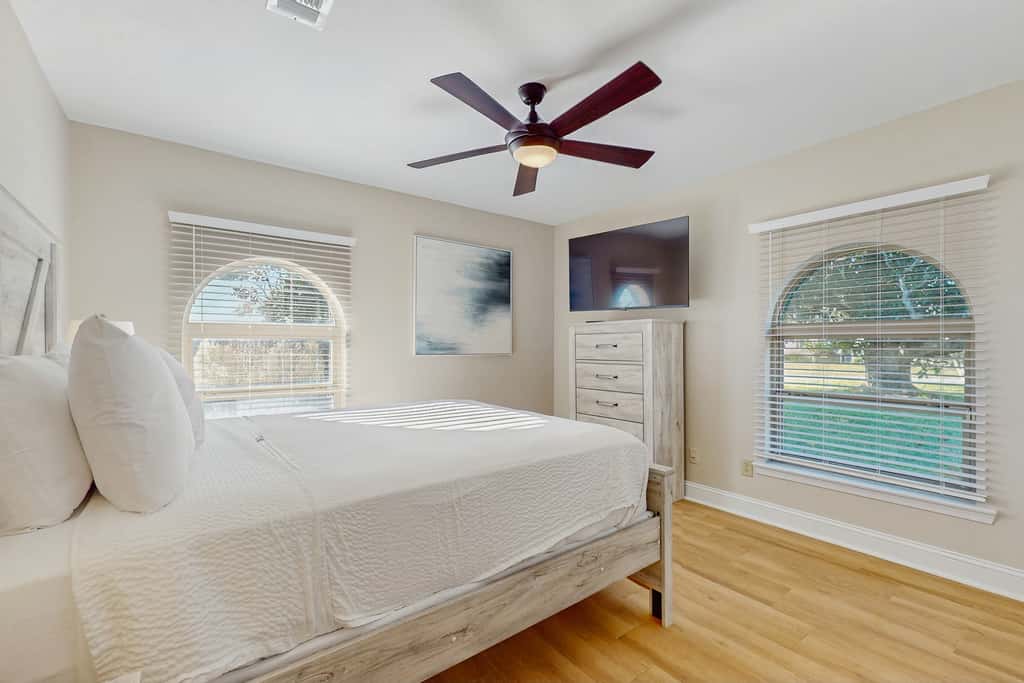 Waterfront Private Dock & Hot Tub, Pet Friendly HOME with Beach/Ocean views, Grill & Wifi