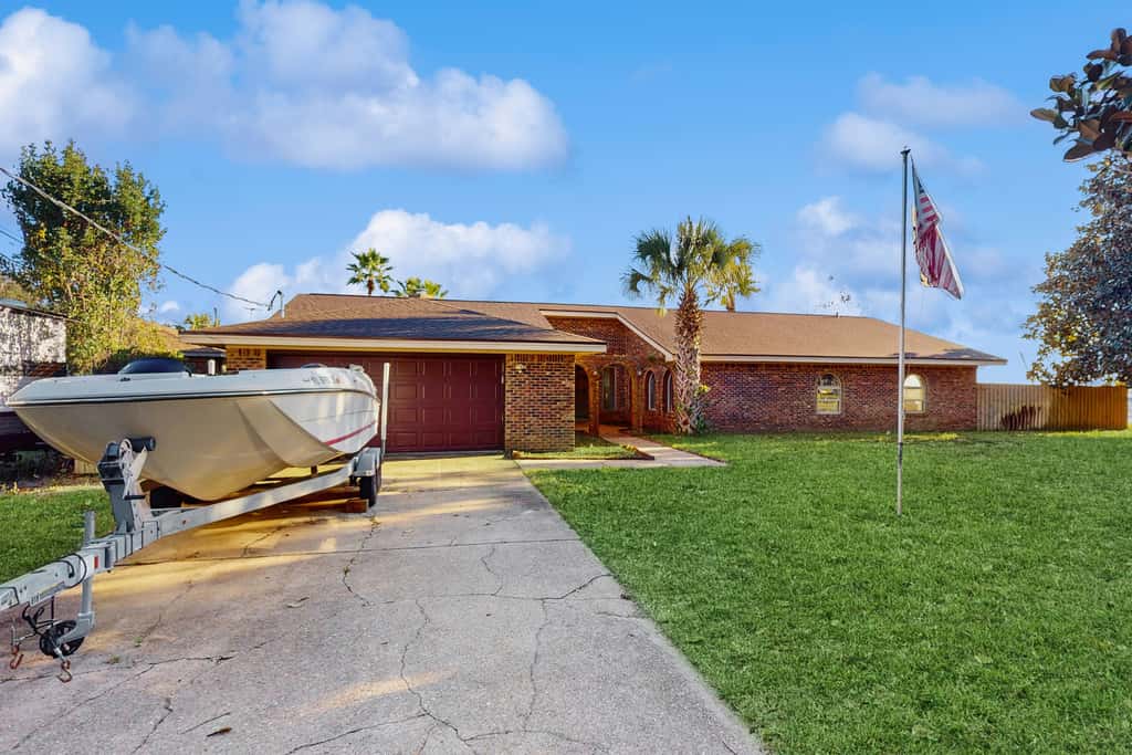 Waterfront Private Dock & Hot Tub, Pet Friendly HOME with Beach/Ocean views, Grill & Wifi