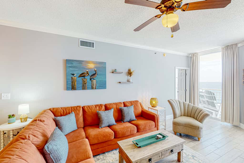 Oceanfront condo with pools, hot tub, tennis & gym - easy beach access