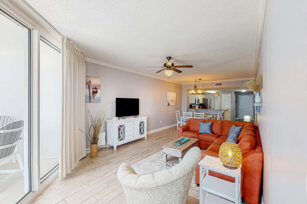 Oceanfront condo with pools, hot tub, tennis & gym - easy beach access