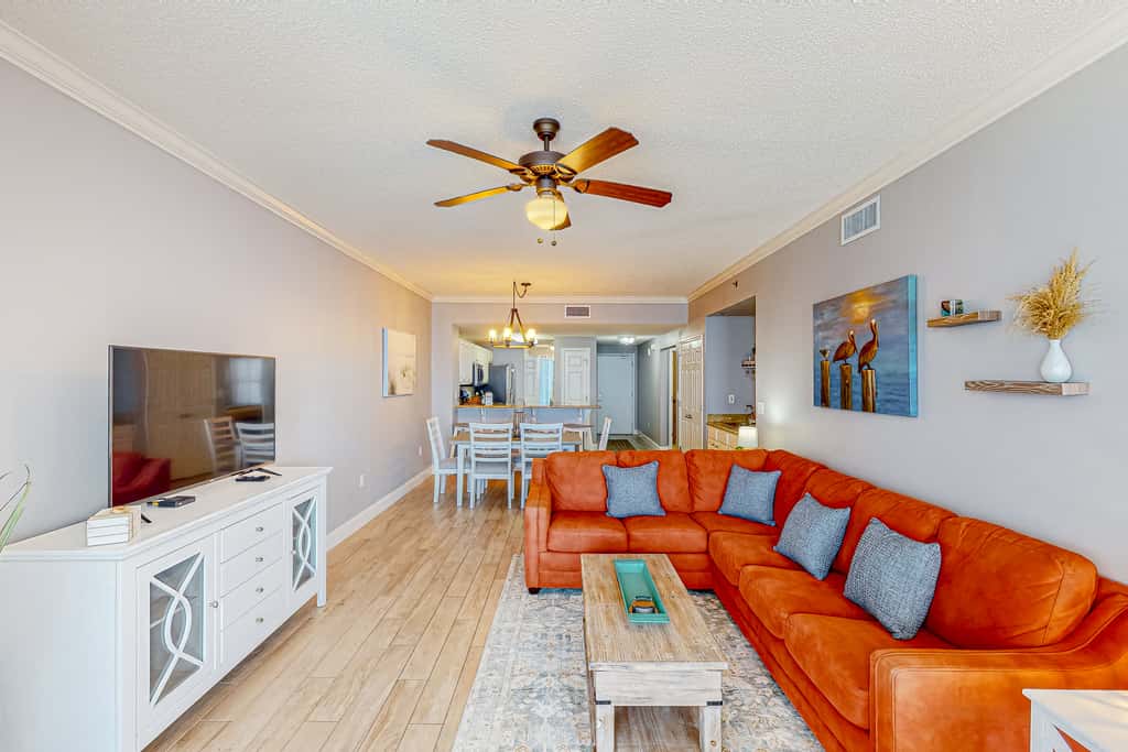 Oceanfront condo with pools, hot tub, tennis & gym - easy beach access