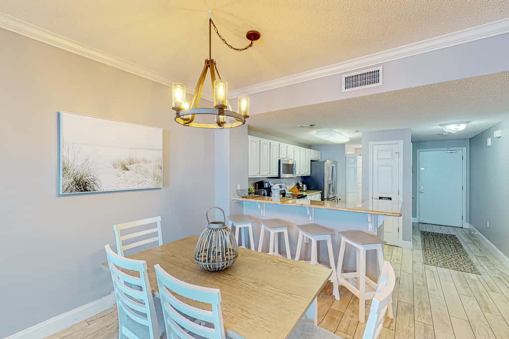 Oceanfront condo with pools, hot tub, tennis & gym - easy beach access
