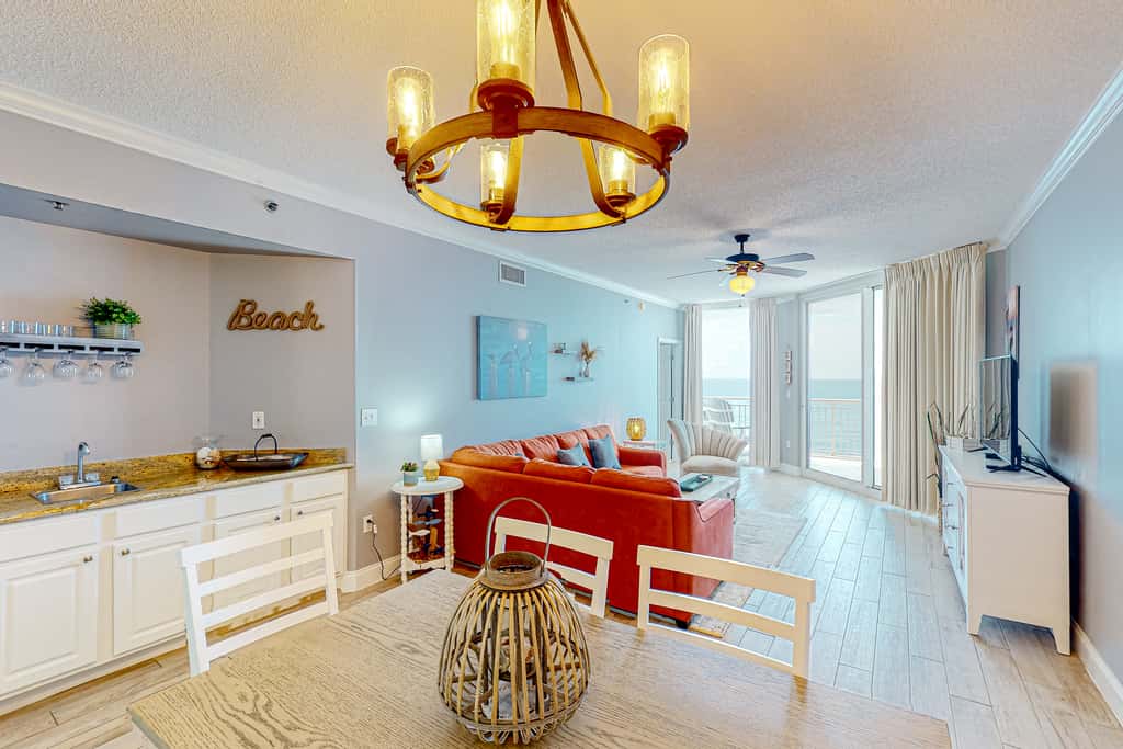 Oceanfront condo with pools, hot tub, tennis & gym - easy beach access