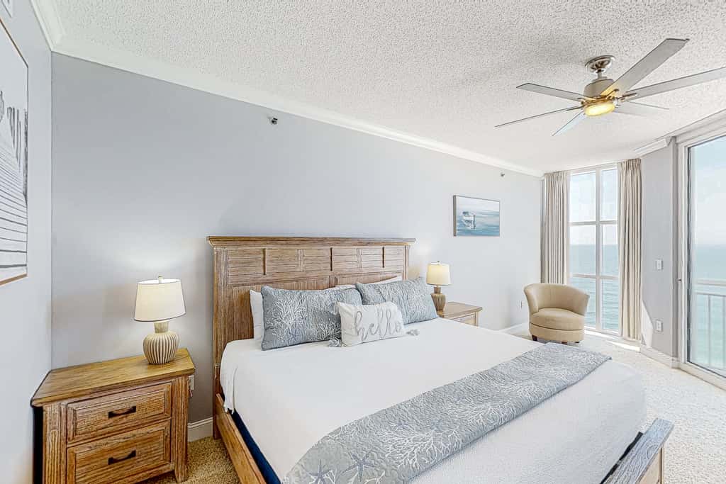 Oceanfront condo with pools, hot tub, tennis & gym - easy beach access