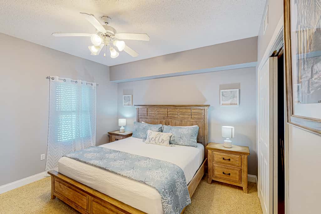 Oceanfront condo with pools, hot tub, tennis & gym - easy beach access