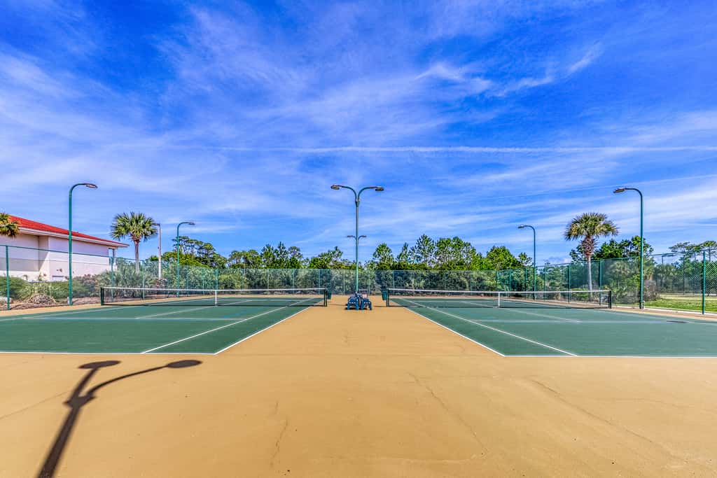 Oceanfront condo with pools, hot tub, tennis & gym - easy beach access