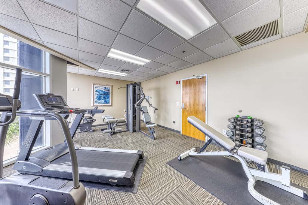 Oceanfront condo with pools, hot tub, tennis & gym - easy beach access