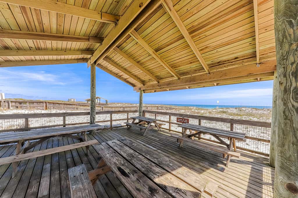 Oceanfront condo with pools, hot tub, tennis & gym - easy beach access