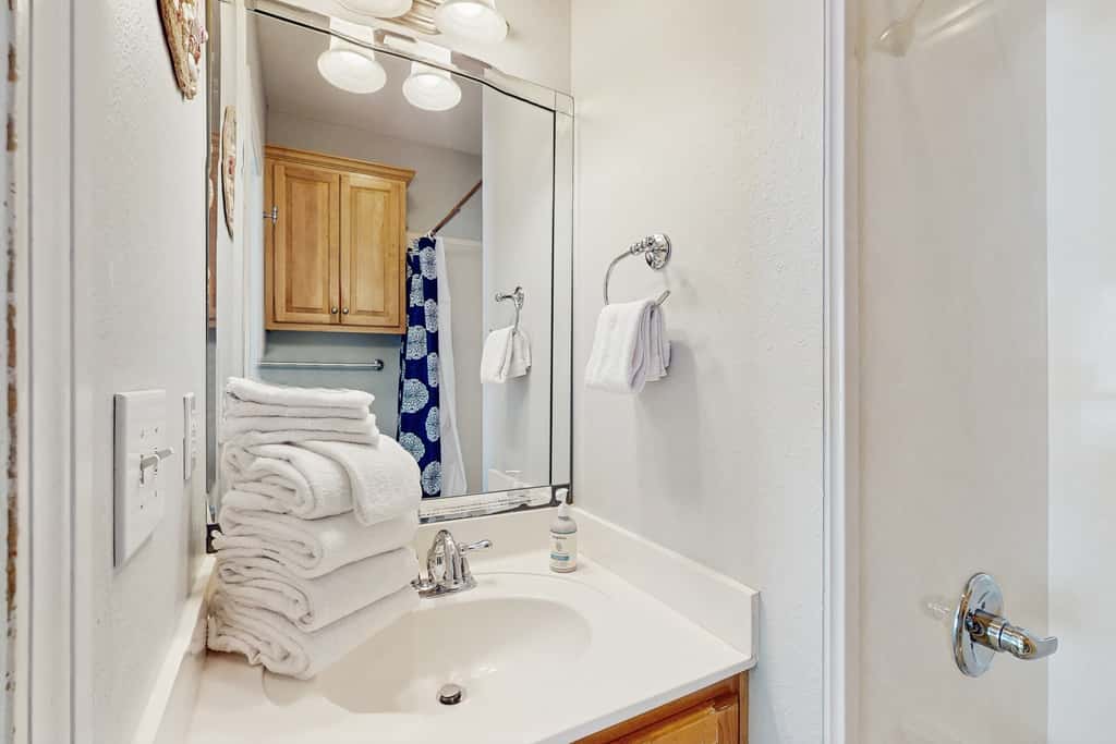 Gorgeous coastal townhome with private balcony, porch, WD,  and shared pool