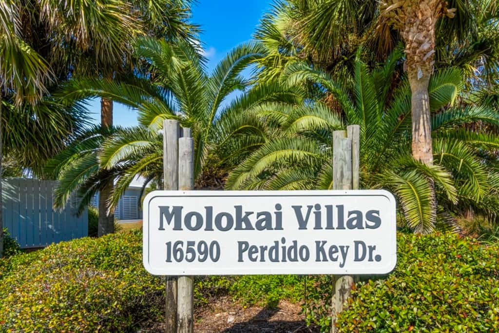 Gorgeous coastal townhome with private balcony, porch, WD,  and shared pool