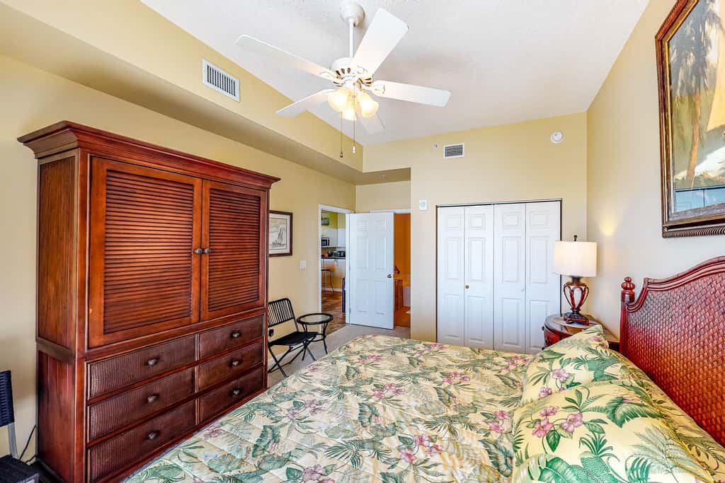 Inviting Gulf-front condo In Perdido Key with waterfront pool, hot tub and oceanfront balcony