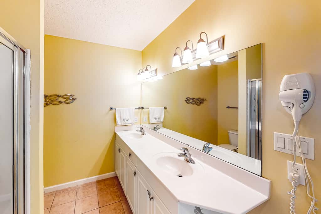 Inviting Gulf-front condo In Perdido Key with waterfront pool, hot tub and oceanfront balcony
