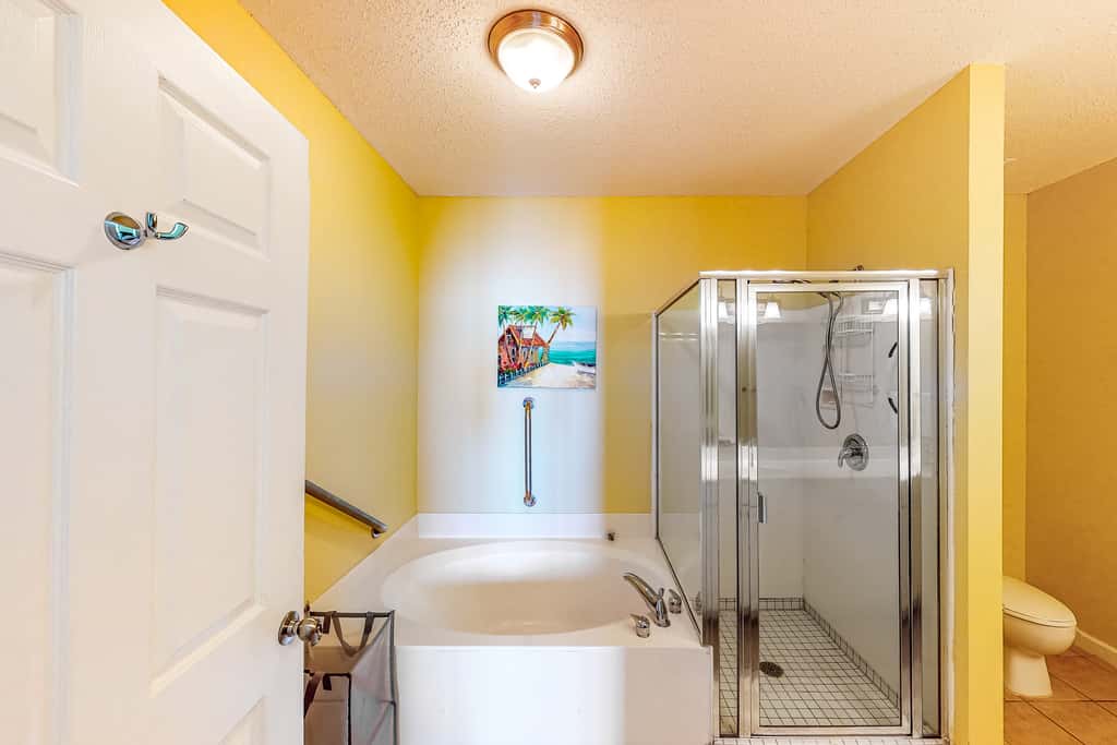 Inviting Gulf-front condo In Perdido Key with waterfront pool, hot tub and oceanfront balcony