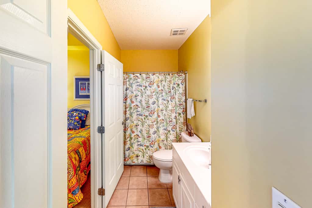 Inviting Gulf-front condo In Perdido Key with waterfront pool, hot tub and oceanfront balcony