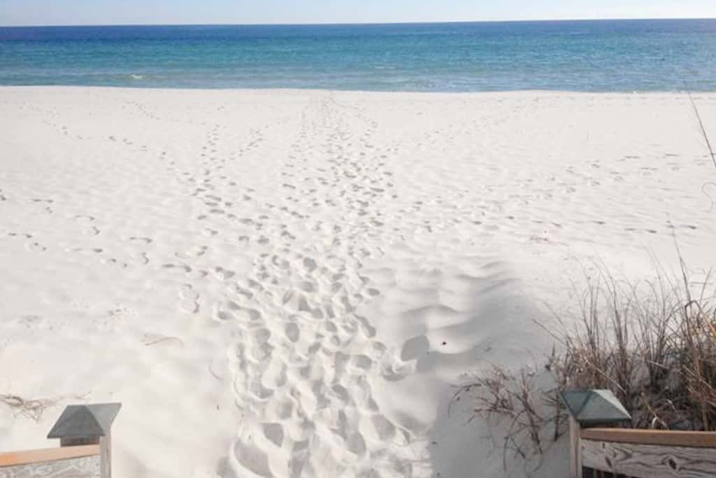 Inviting Gulf-front condo In Perdido Key with waterfront pool, hot tub and oceanfront balcony
